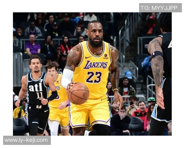 老鹰队对决湖人队詹姆斯领衔的精彩比赛回顾与分析