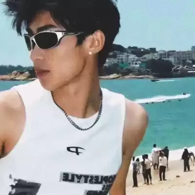 仰映容